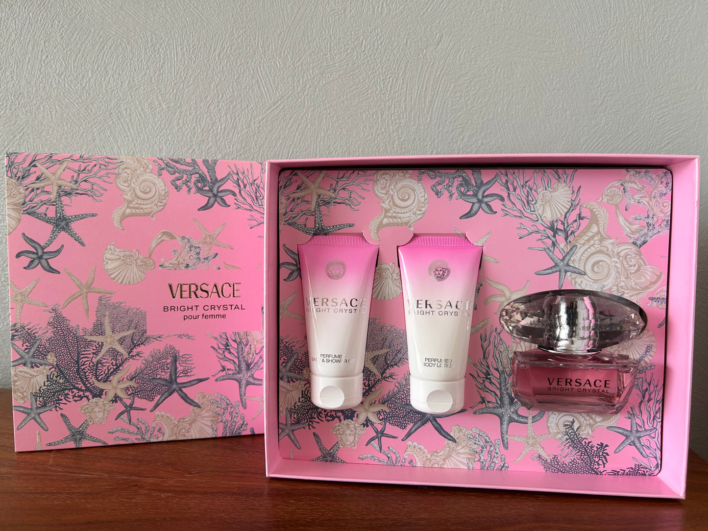 Versace Bright Crystal Women Eau De Toilette Spray 50ml Set With