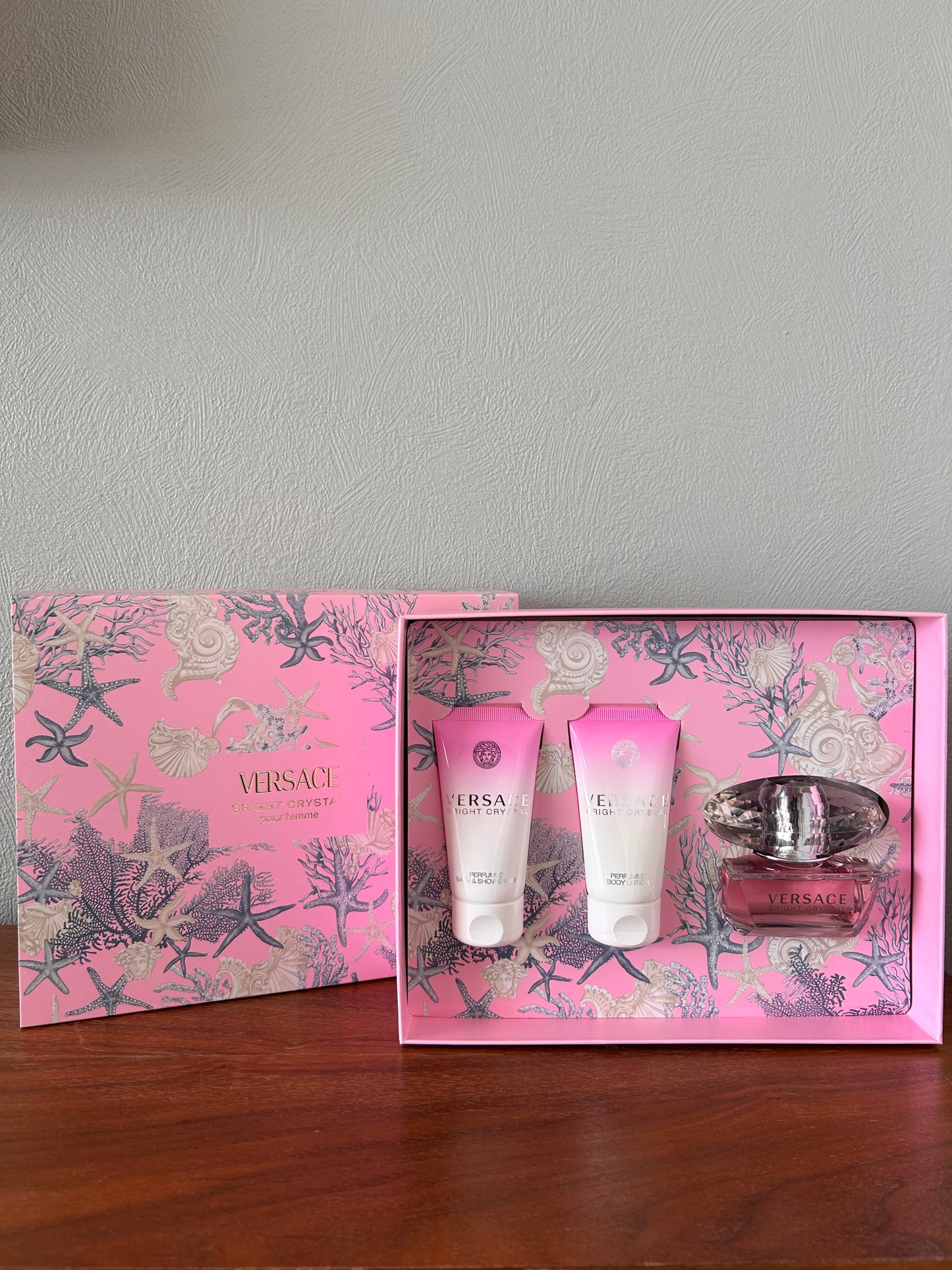 Versace Bright Crystal Women Eau De Toilette Spray 50ml Set With